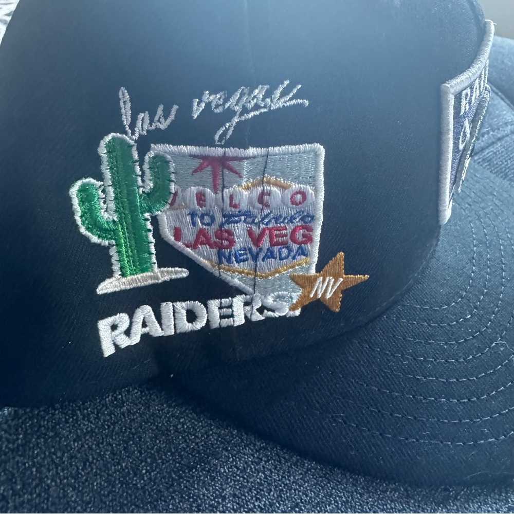 Las Vegas Raiders New Era Snapback Welcome To Las Vegas Snapback NFL - Picture 2 of 4